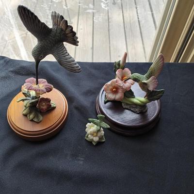 LOT 61 HUMMINGBIRD DECOR