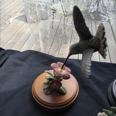 LOT 61 HUMMINGBIRD DECOR