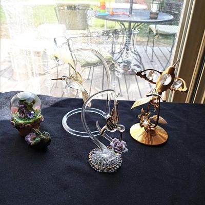 LOT 69 HUMMINGBIRD DECOR