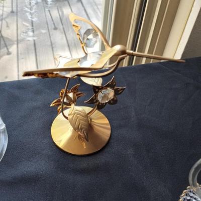 LOT 69 HUMMINGBIRD DECOR