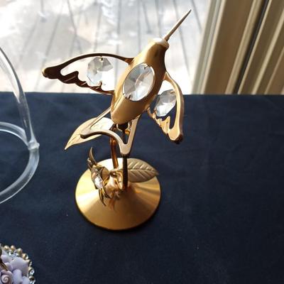 LOT 69 HUMMINGBIRD DECOR