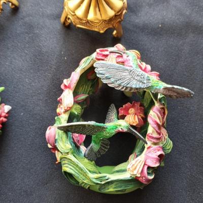 LOT 72 FRANKLIN MINT FABERGE HUMMINGBIRD EGGS WITH AUTHENTICITY