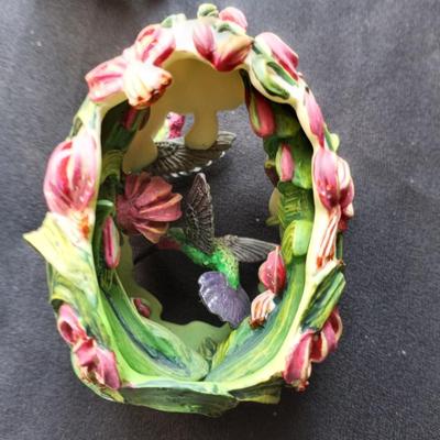 LOT 72 FRANKLIN MINT FABERGE HUMMINGBIRD EGGS WITH AUTHENTICITY