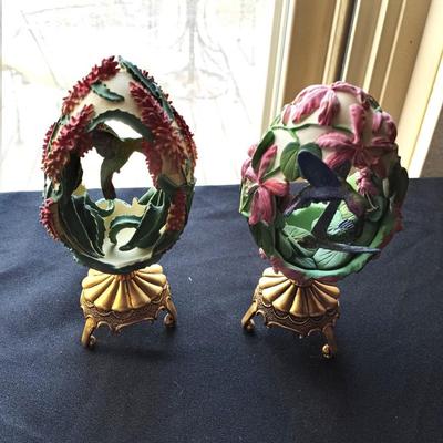 LOT 75 FRANKLIN MINT FABERGE HUMMINGBIRD EGGS WITH AUTHENTICITY