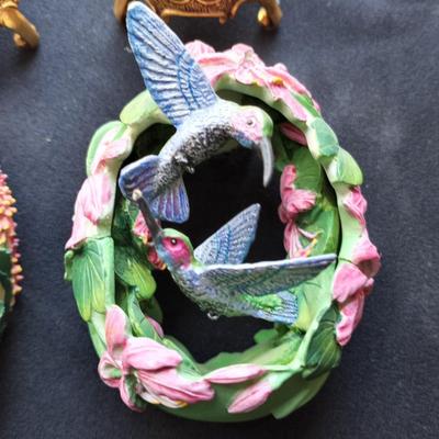 LOT 75 FRANKLIN MINT FABERGE HUMMINGBIRD EGGS WITH AUTHENTICITY