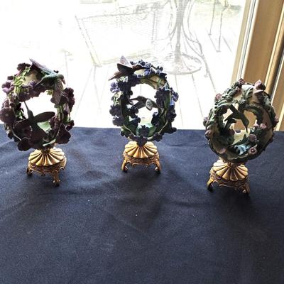 LOT 73 FRANKLIN MINT FABERGE HUMMINGBIRD EGGS WITH AUTHENTICITY