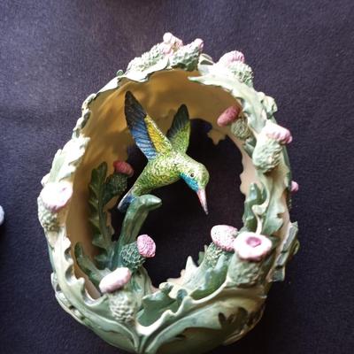 LOT 73 FRANKLIN MINT FABERGE HUMMINGBIRD EGGS WITH AUTHENTICITY