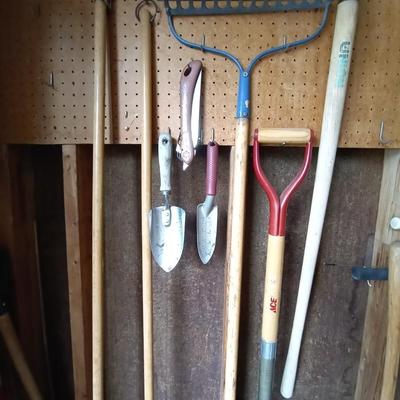 LOT 78  YARD TOOLS