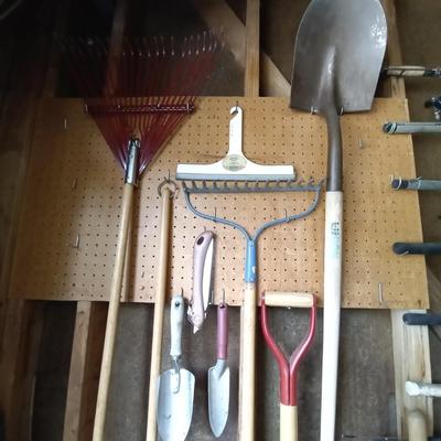 LOT 78  YARD TOOLS