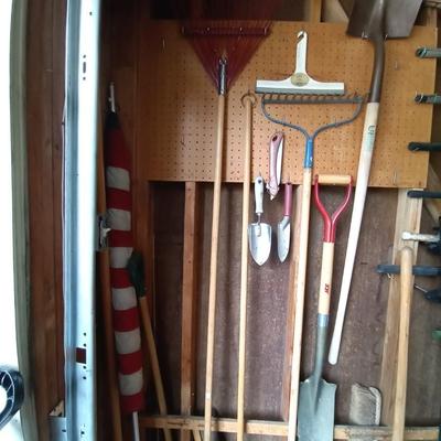 LOT 78  YARD TOOLS