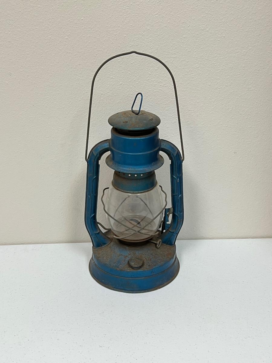 DIETZ ~ Vintage No. 8 Air Pilot Oil Lantern | EstateSales.org