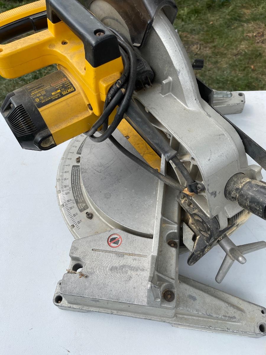 LS29DeWalt compound miter saw