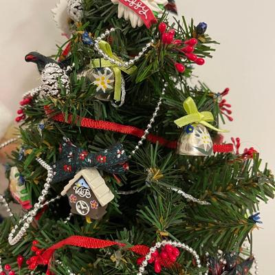 MUFFY VANDERBEAR ~ Santa & Christmas Tree
