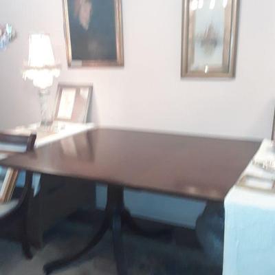 Dinning table with 2 Leafs and 6 chairs