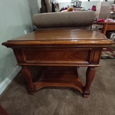 LOT 10 THOMASVILLE WOODEN END TABLE
