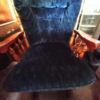 LOT 87  GLIDER AND OTTOMAN