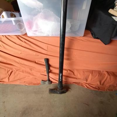 LOT 93 FIBRE-CORE SLEDGEHAMMER AND AXE