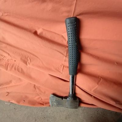 LOT 93 FIBRE-CORE SLEDGEHAMMER AND AXE