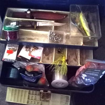 LOT 100 TACKLEBOX WITH FISHING KNIVES AND TACKLE