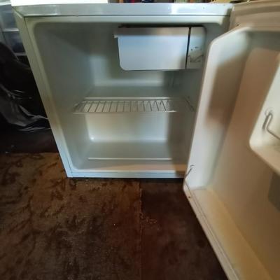 LOT 49 MAGIC CHEF MINI FRIDGE