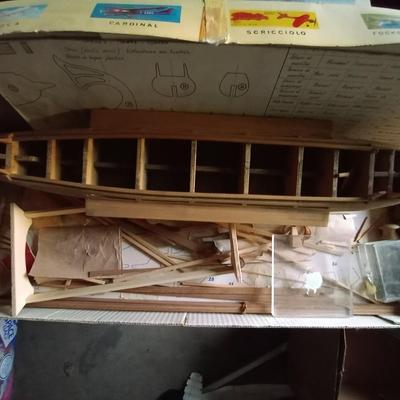LOT 110 VINTAGE MODEL KITS AND CANDLE MAKER KIT