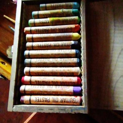 LOT 120 WOODEN ARTIST BOX AND PAINT PALLETE
