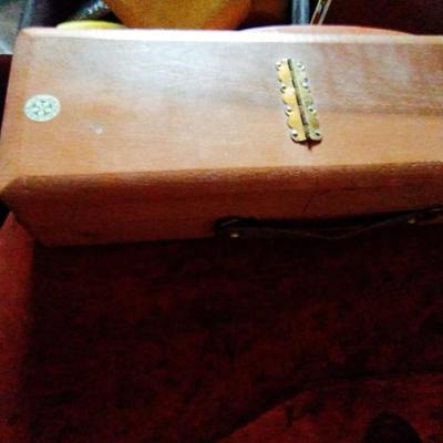 LOT 120 WOODEN ARTIST BOX AND PAINT PALLETE