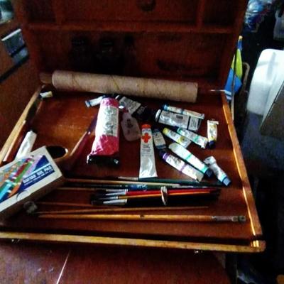 LOT 120 WOODEN ARTIST BOX AND PAINT PALLETE
