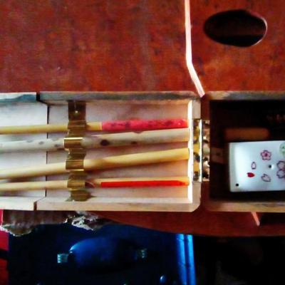 LOT 120 WOODEN ARTIST BOX AND PAINT PALLETE