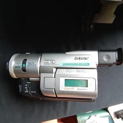 LOT 128 SONY DIGITAL VIDEO CAMERA RECORDER AND CARRY BAG