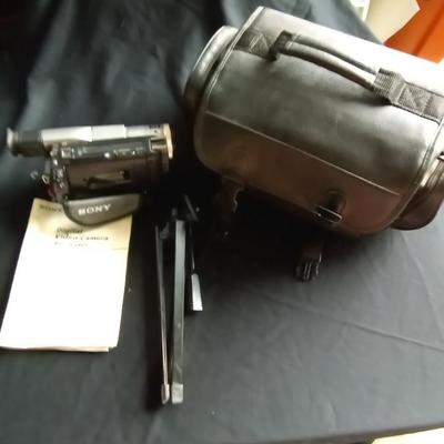 LOT 128 SONY DIGITAL VIDEO CAMERA RECORDER AND CARRY BAG
