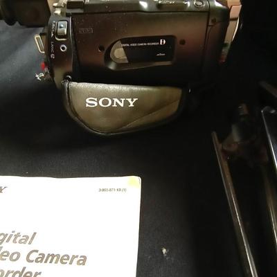 LOT 128 SONY DIGITAL VIDEO CAMERA RECORDER AND CARRY BAG