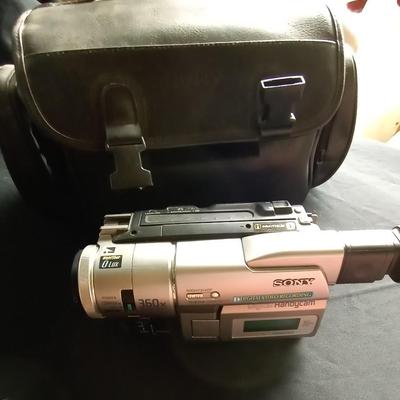 LOT 128 SONY DIGITAL VIDEO CAMERA RECORDER AND CARRY BAG