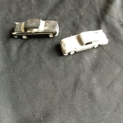 LOT 126 NIB JOHNNY LIGHTNING JAMES BOND 007 AND COLLECTABLE CARS