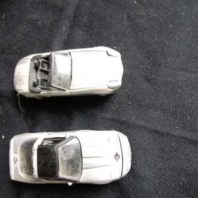 LOT 126 NIB JOHNNY LIGHTNING JAMES BOND 007 AND COLLECTABLE CARS