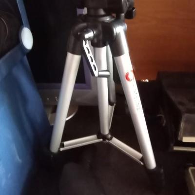 LOT 131 KODAK DISK 400 AND TRIPOD