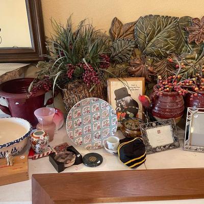 Lot 5: Home decor & more