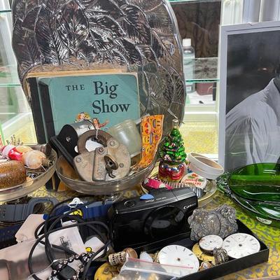 Lot 6: Jewelry counter selection