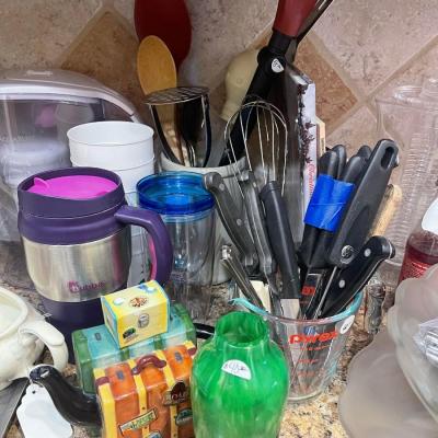 Lot 7: Kitchen counter selection