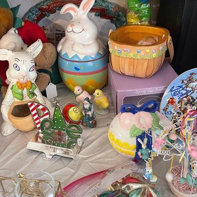 Lot 14: Bedroom furniture