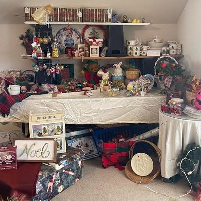 Lot 15: Holiday items & more