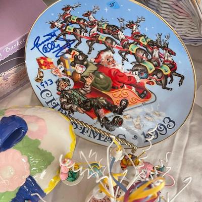 Lot 15: Holiday items & more