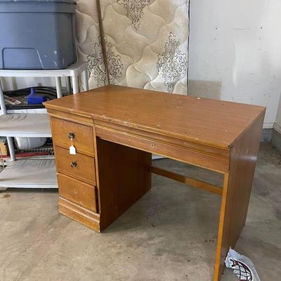 Lot 16: Garage / Ladder & more