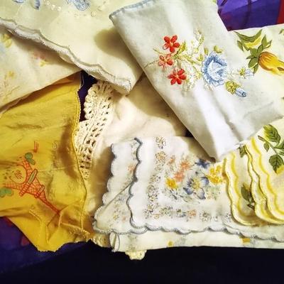 LOT 96 VINTAGE LADIES' HANKIES AND LADIES' ITEMS