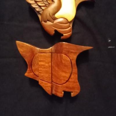 LOT 97 HUMMINGBIRD WOODEN BOX AND BLOWN GLASS