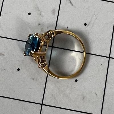 10 K Gold Ring Beautiful Blue Topaz 