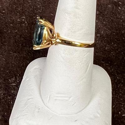 10 K Gold Ring Beautiful Blue Topaz 