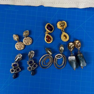 5 pairs of Large Chico Clip on Earrings