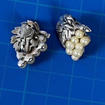 Vintage Marked Napier Silver Pearl Grape Leaves Clip On Earrings