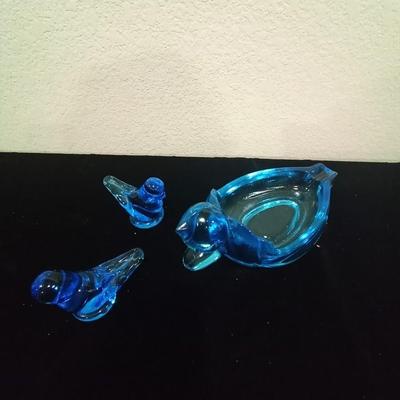 LOT 114  TWO BLUE FENTON BIRDS AND A BLUE DISH